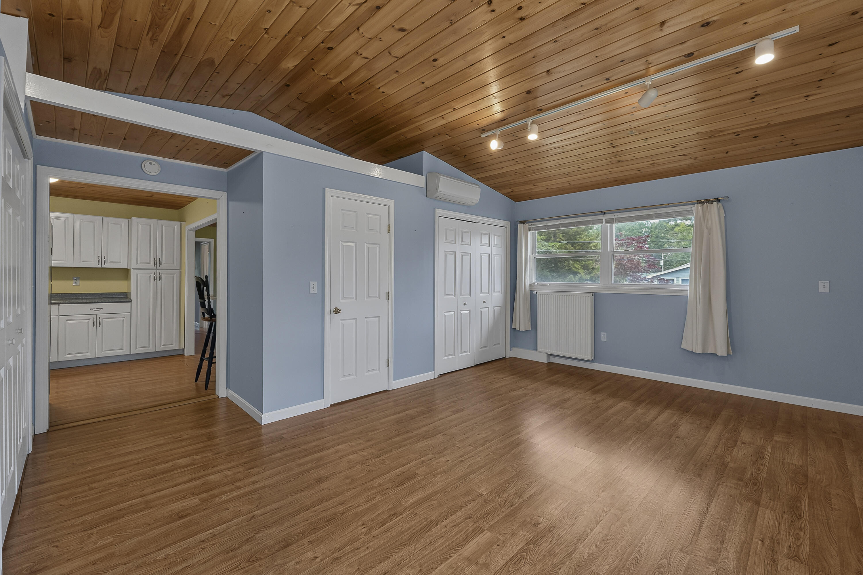 10 Oceanside Avenue W