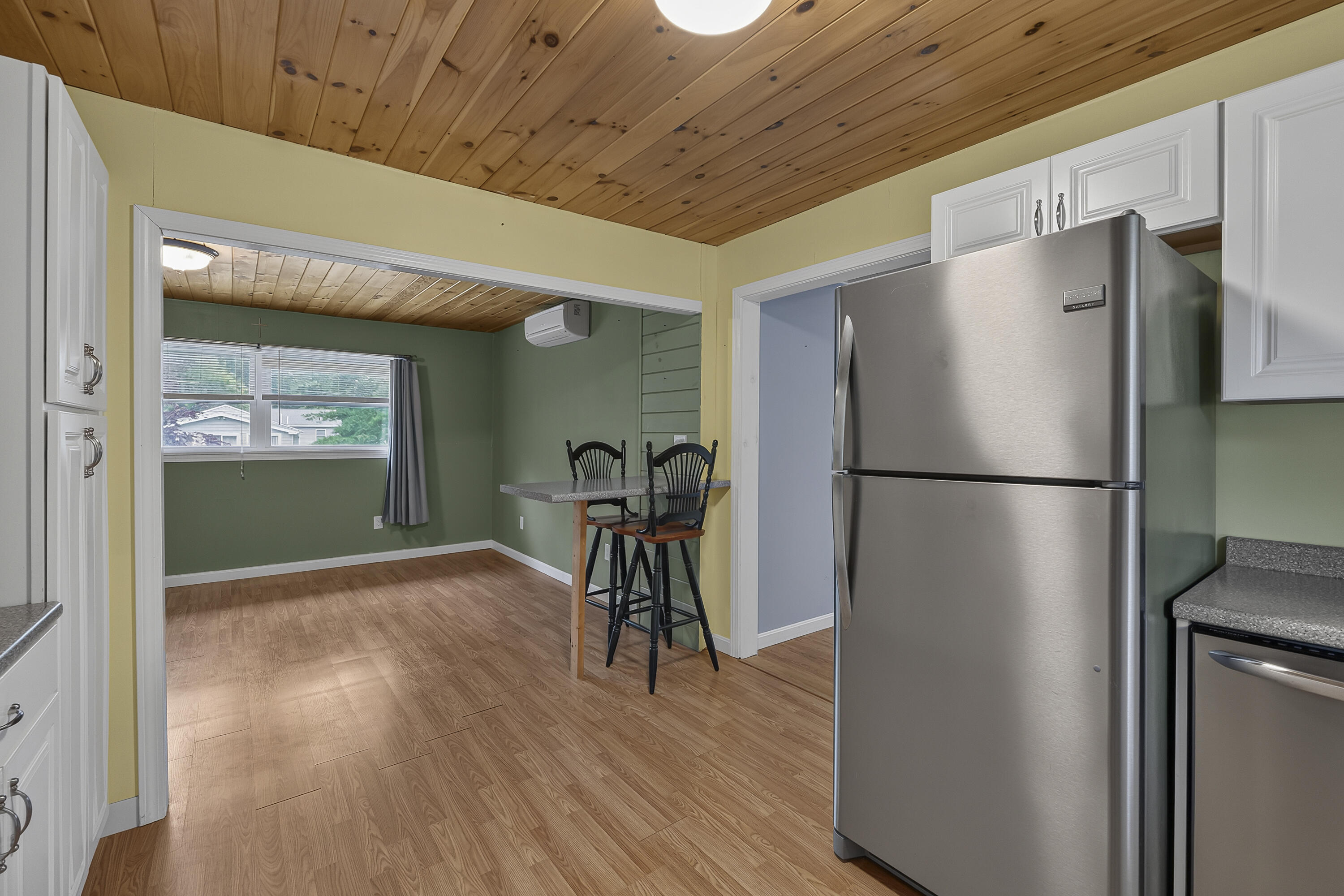 10 Oceanside Avenue W