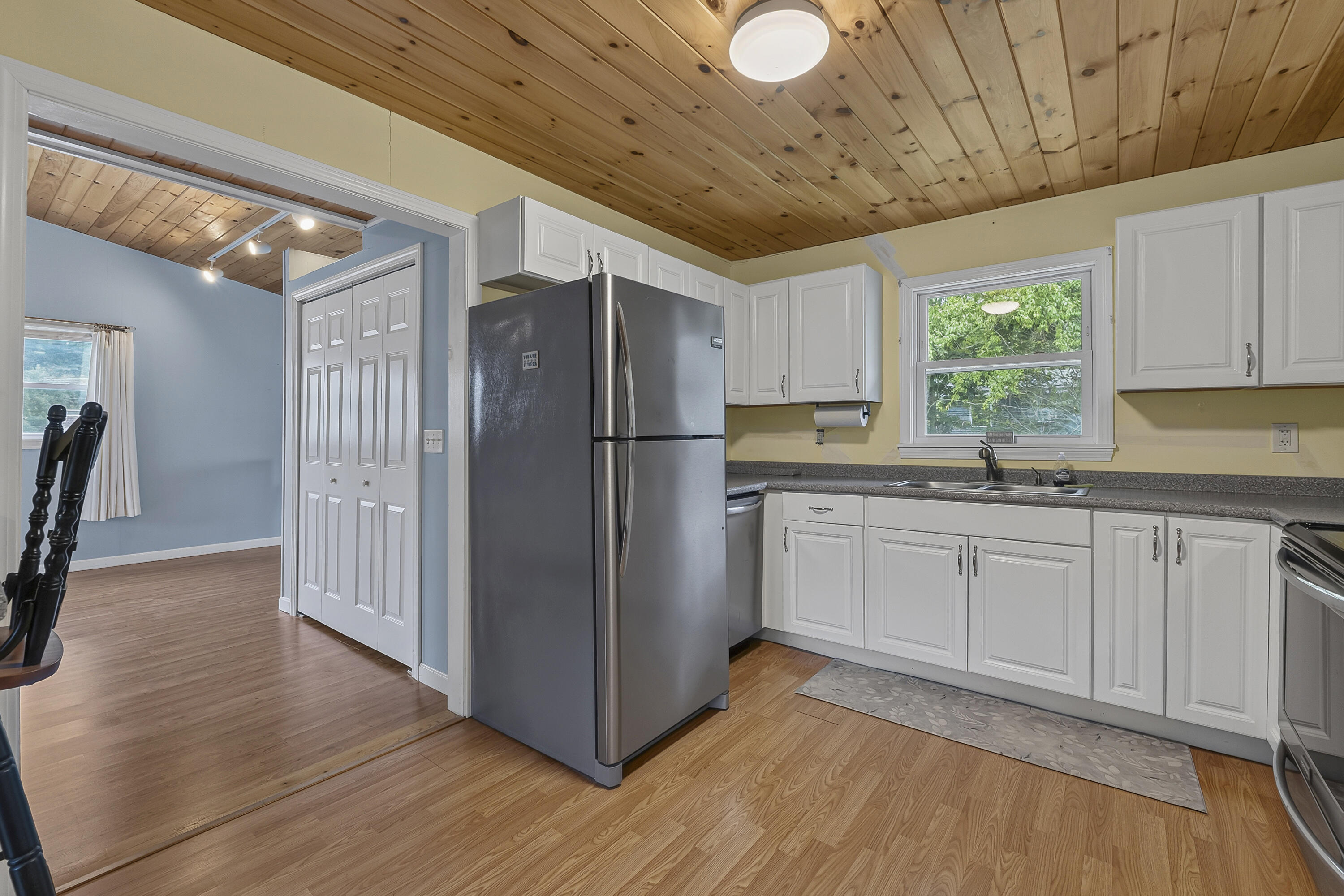 10 Oceanside Avenue W