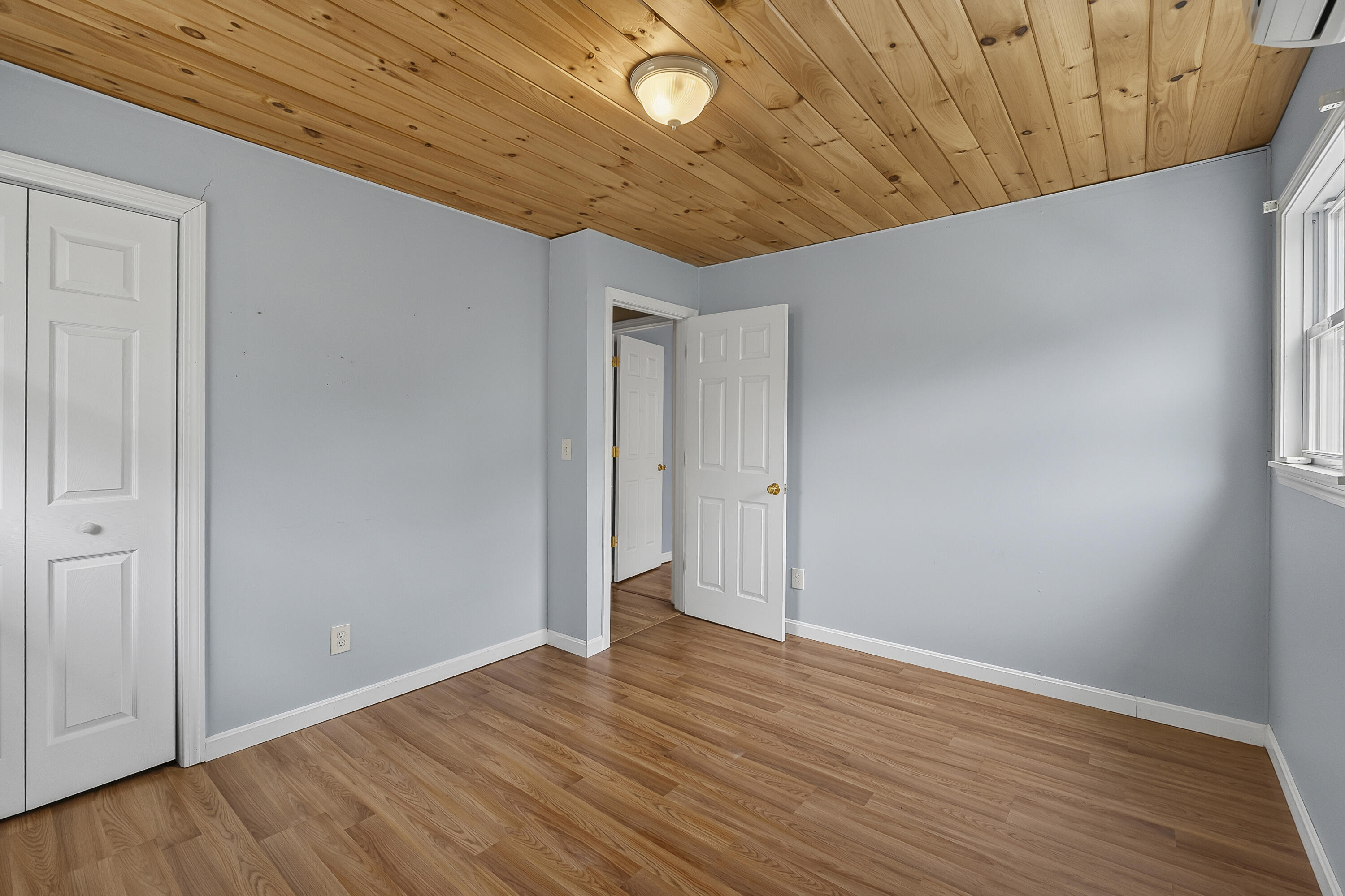 10 Oceanside Avenue W