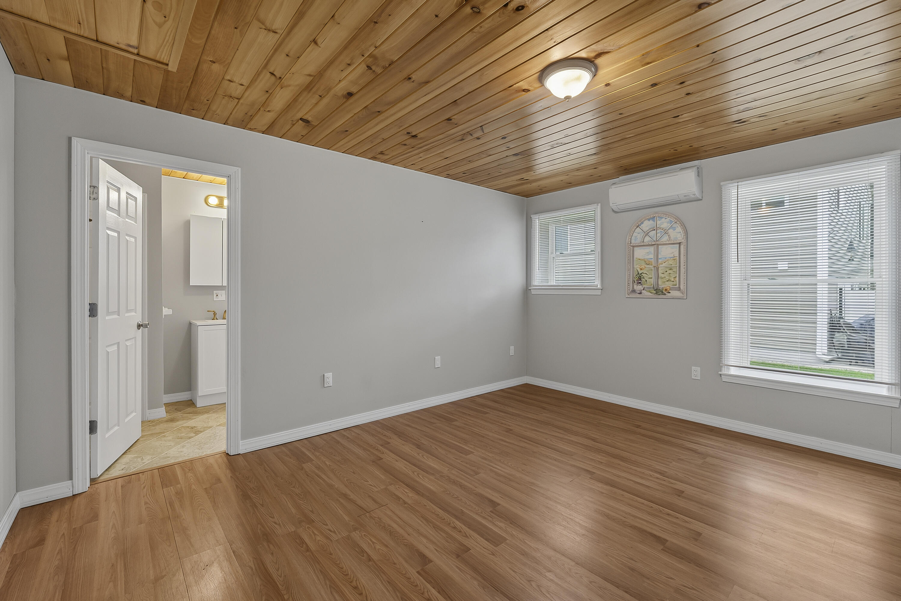 10 Oceanside Avenue W