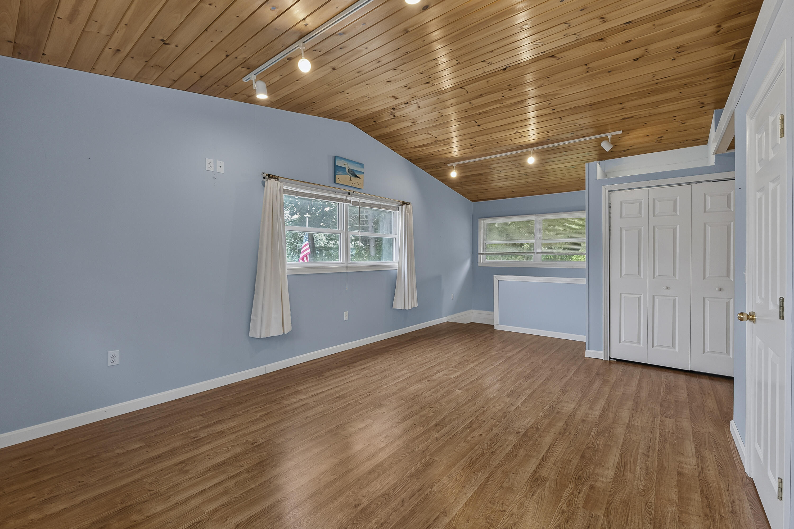 10 Oceanside Avenue W