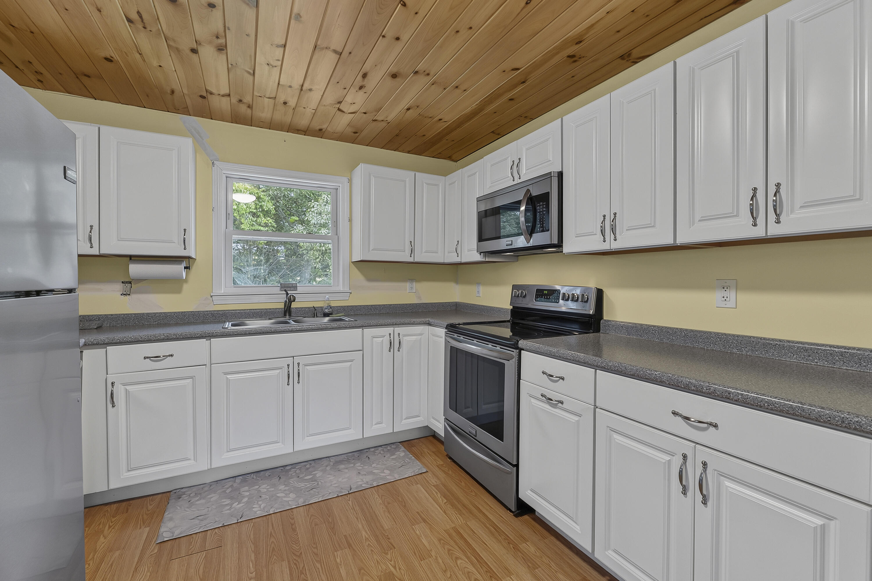 10 Oceanside Avenue W
