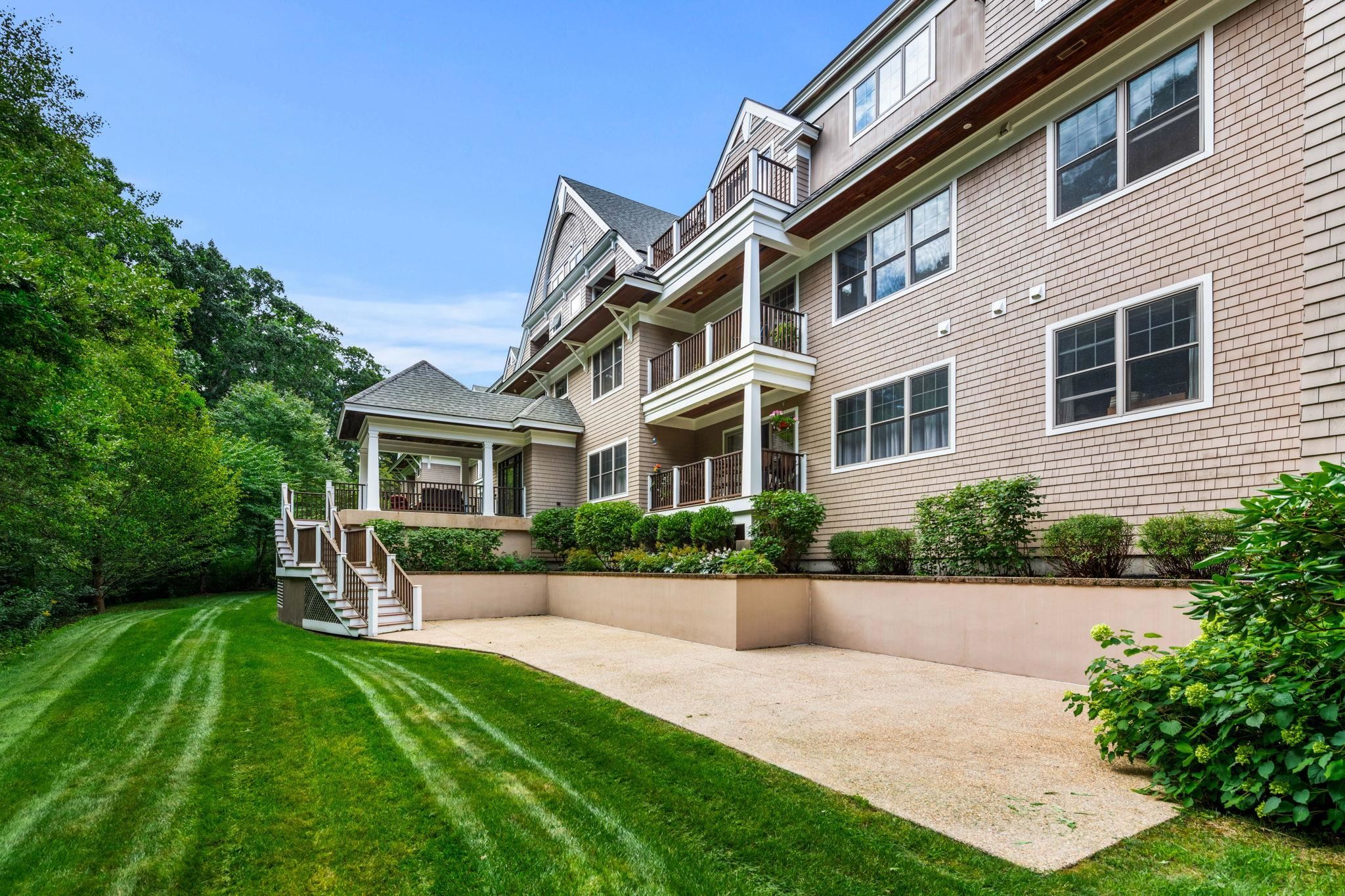 100 Shepards Cove Road Unit: G-203