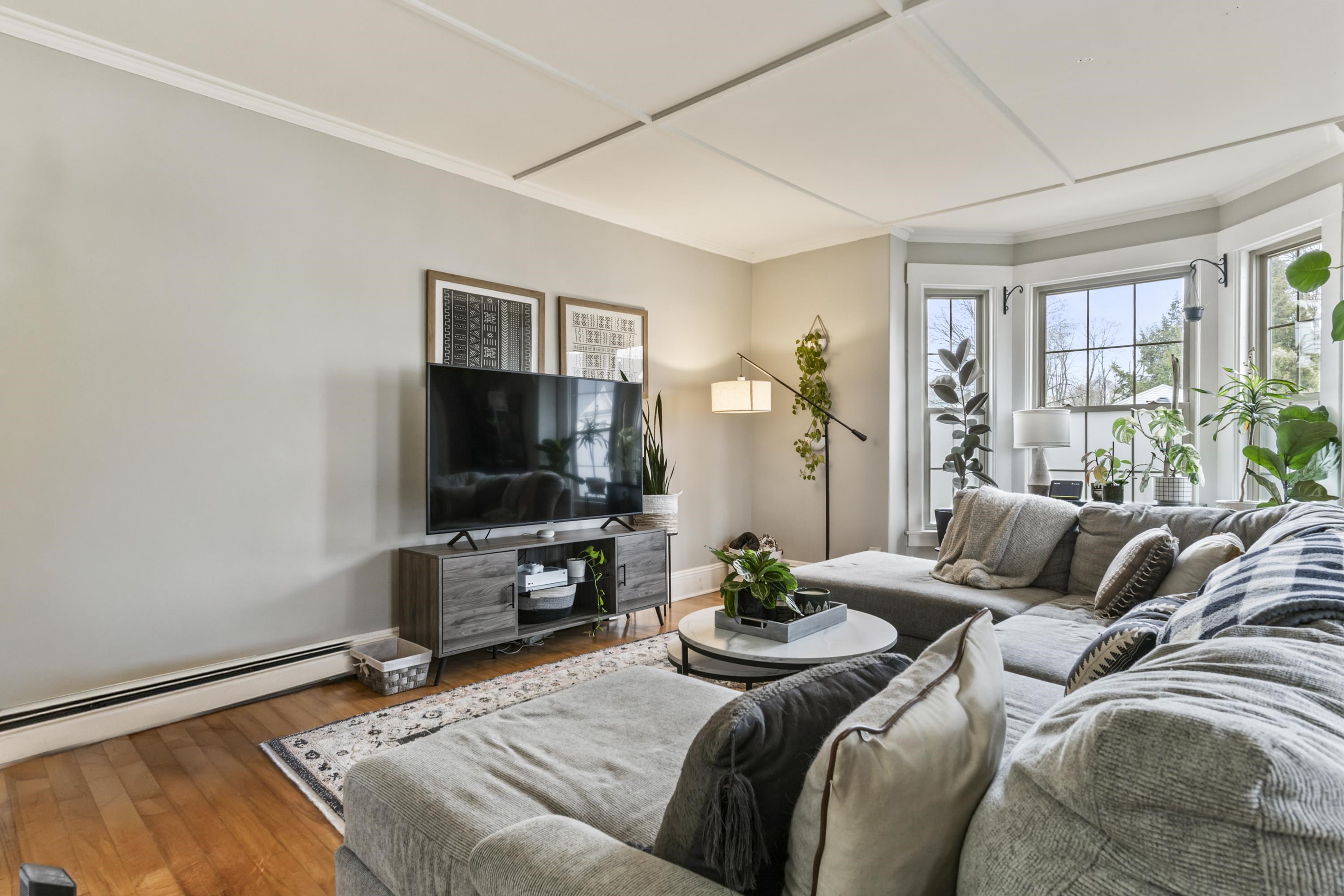 87 Charles Street Unit: 2