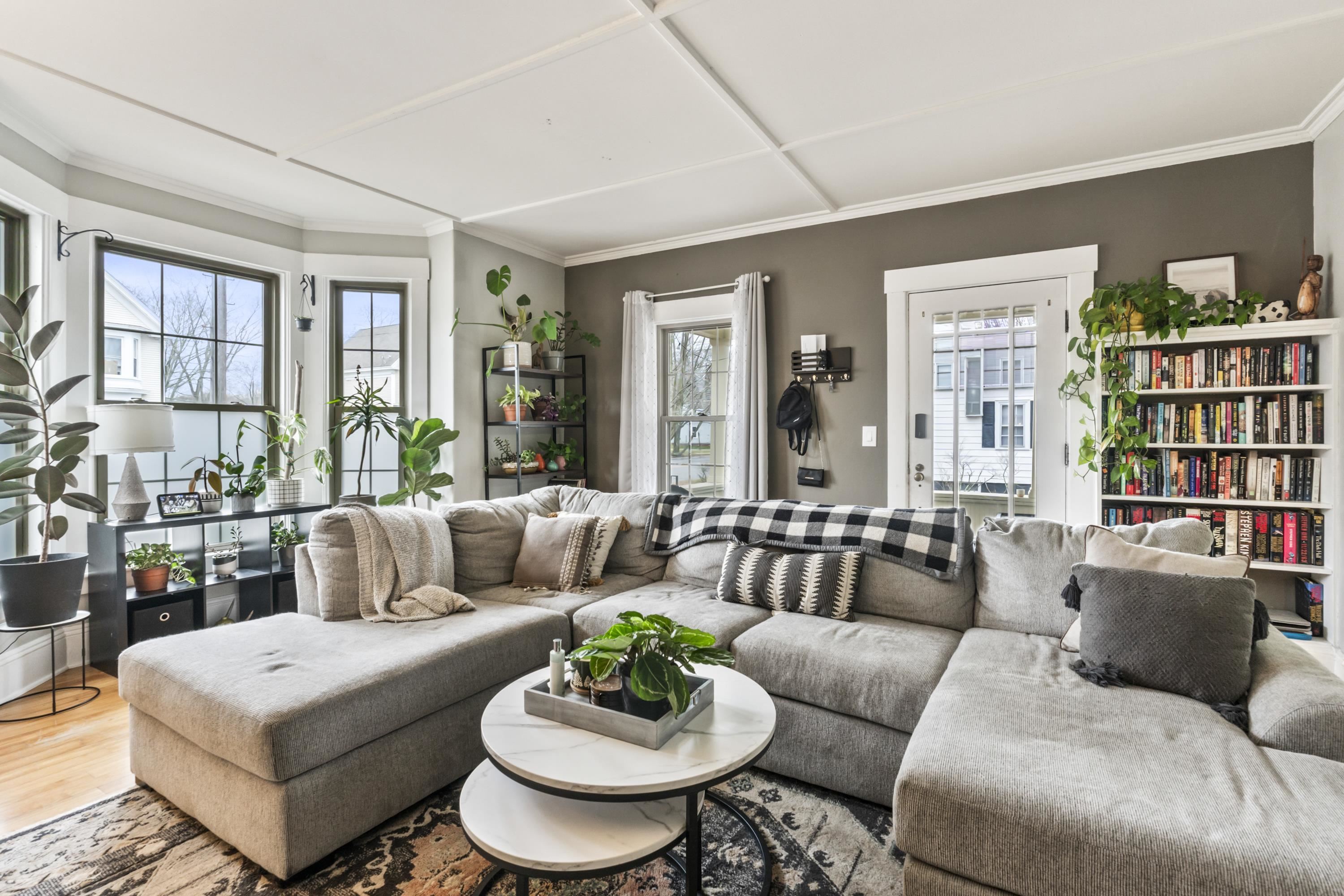 87 Charles Street Unit: 2