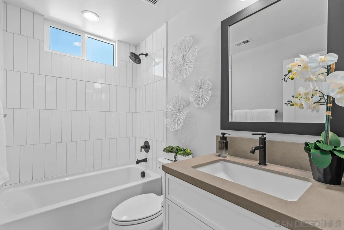 569 N Vulcan Ave, Encinitas