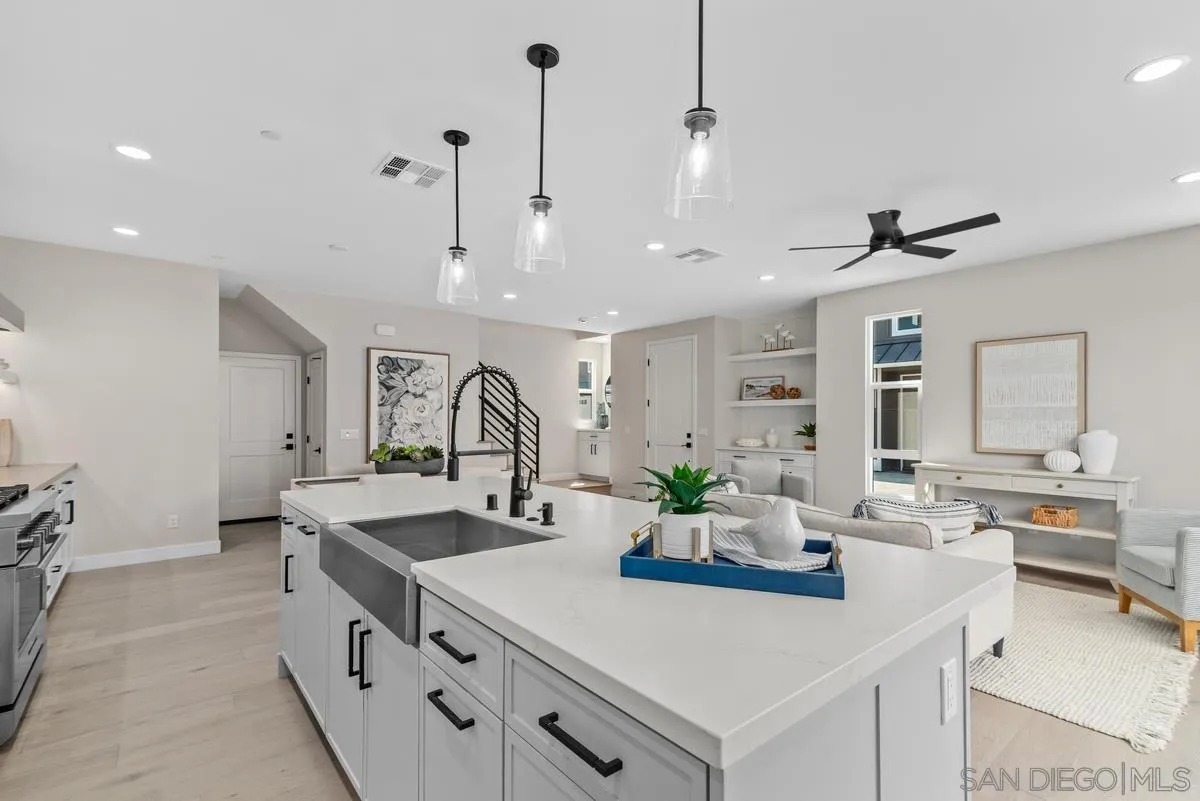 569 N Vulcan Ave, Encinitas