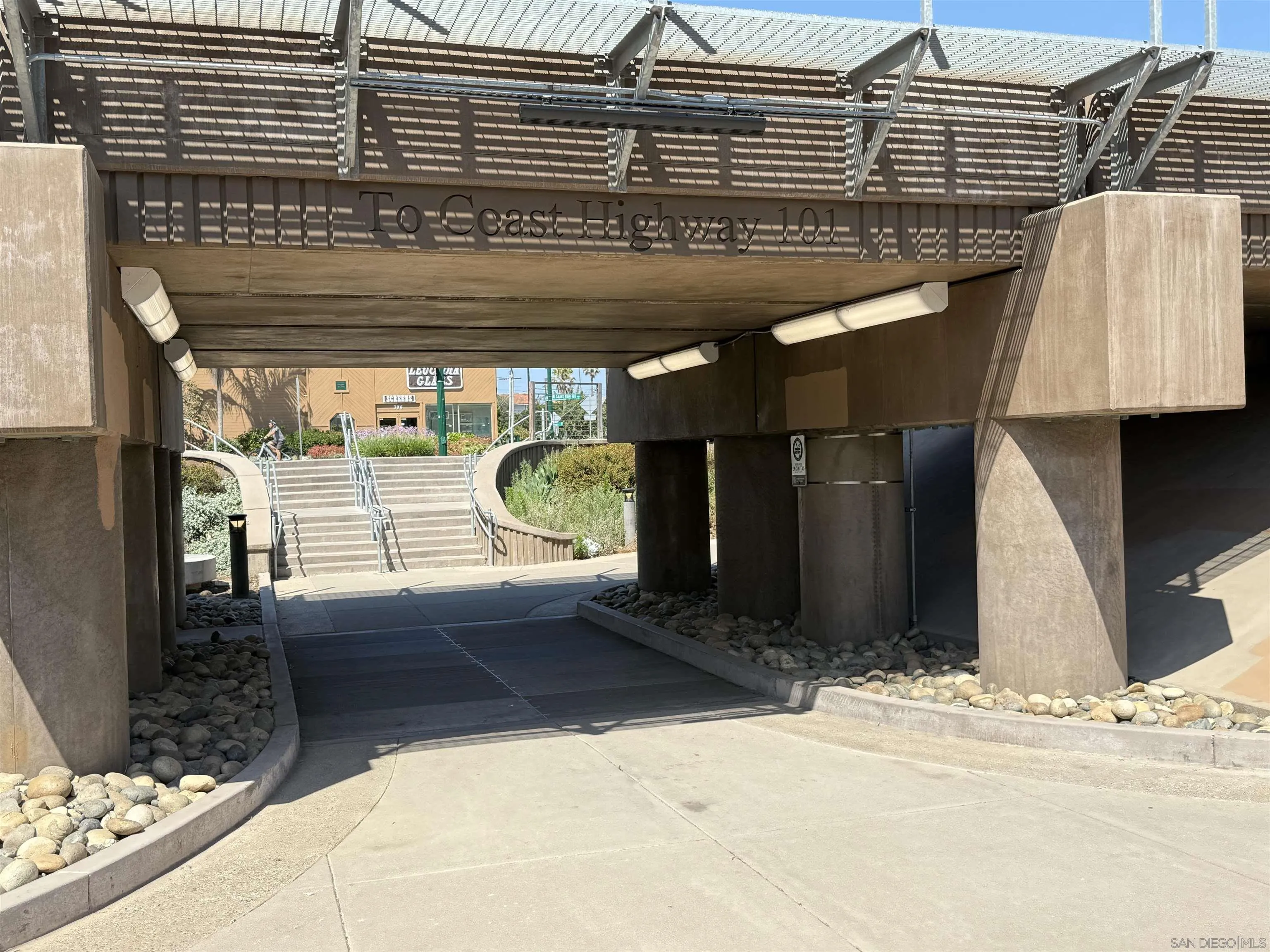 569 N Vulcan Ave, Encinitas