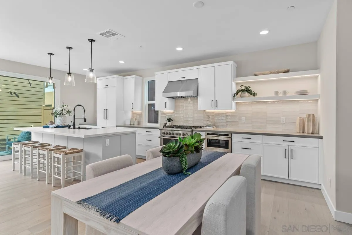 569 N Vulcan Ave, Encinitas