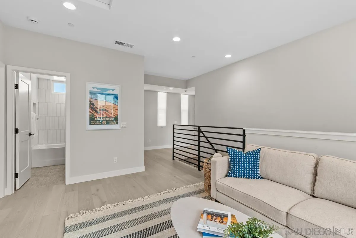 569 N Vulcan Ave, Encinitas