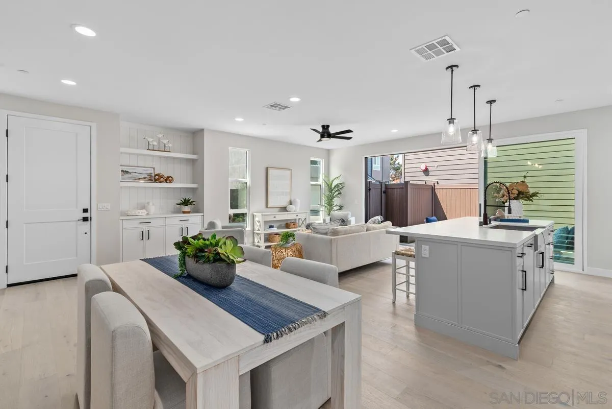 569 N Vulcan Ave, Encinitas