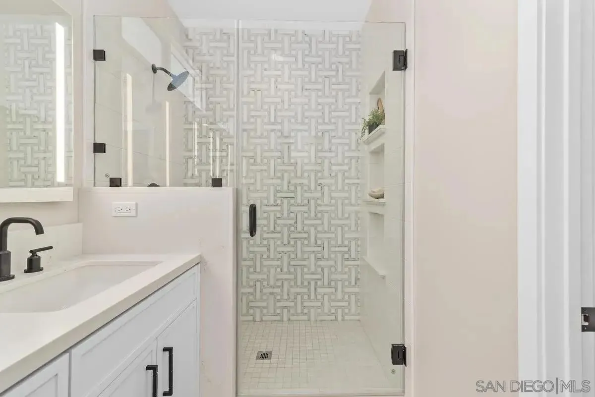 569 N Vulcan Ave., Encinitas