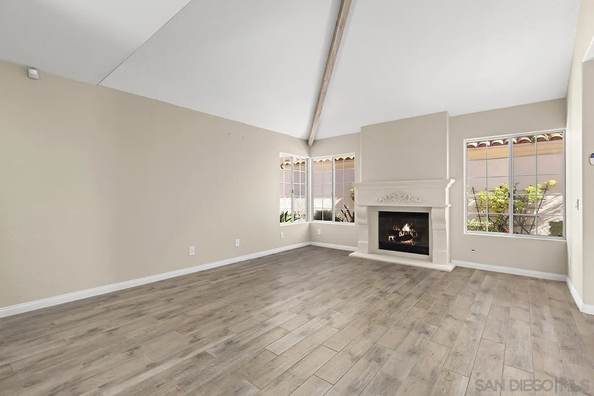 12071 Caminito Corriente