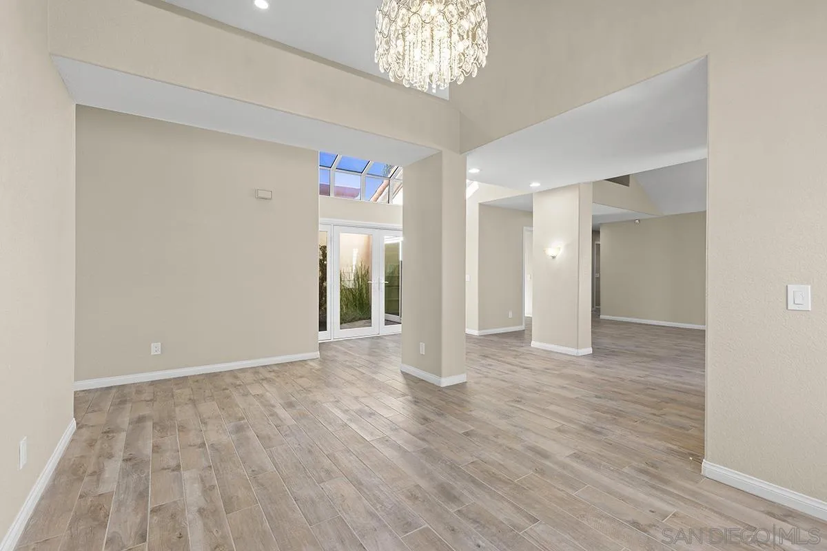 12071 Caminito Corriente