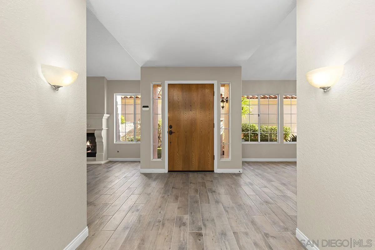 12071 Caminito Corriente