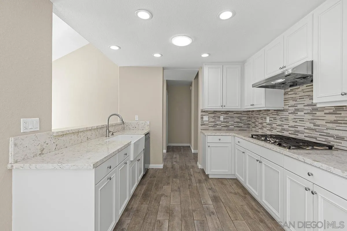 12071 Caminito Corriente