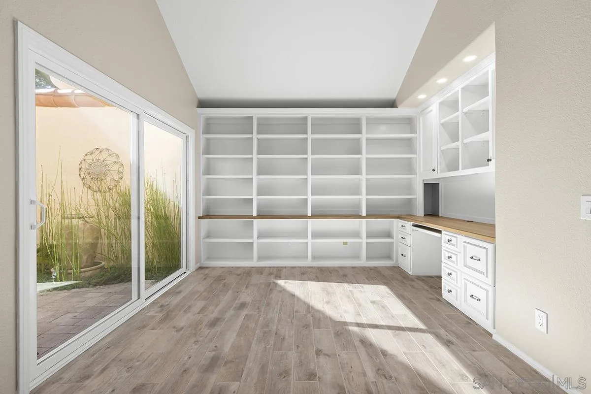 12071 Caminito Corriente