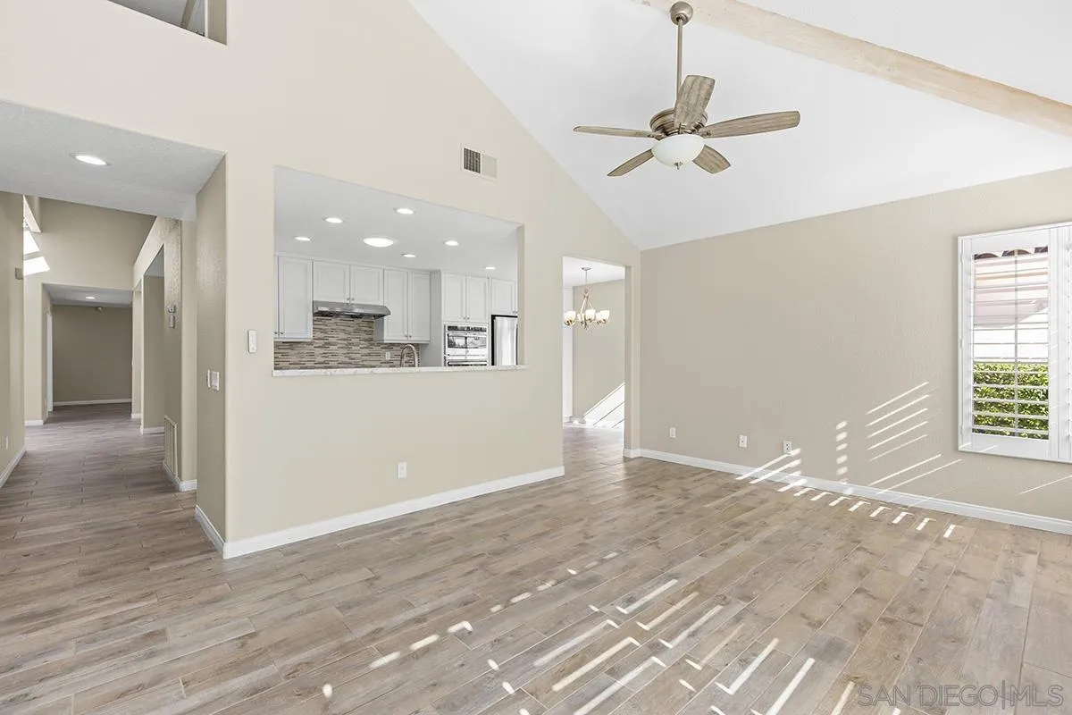 12071 Caminito Corriente