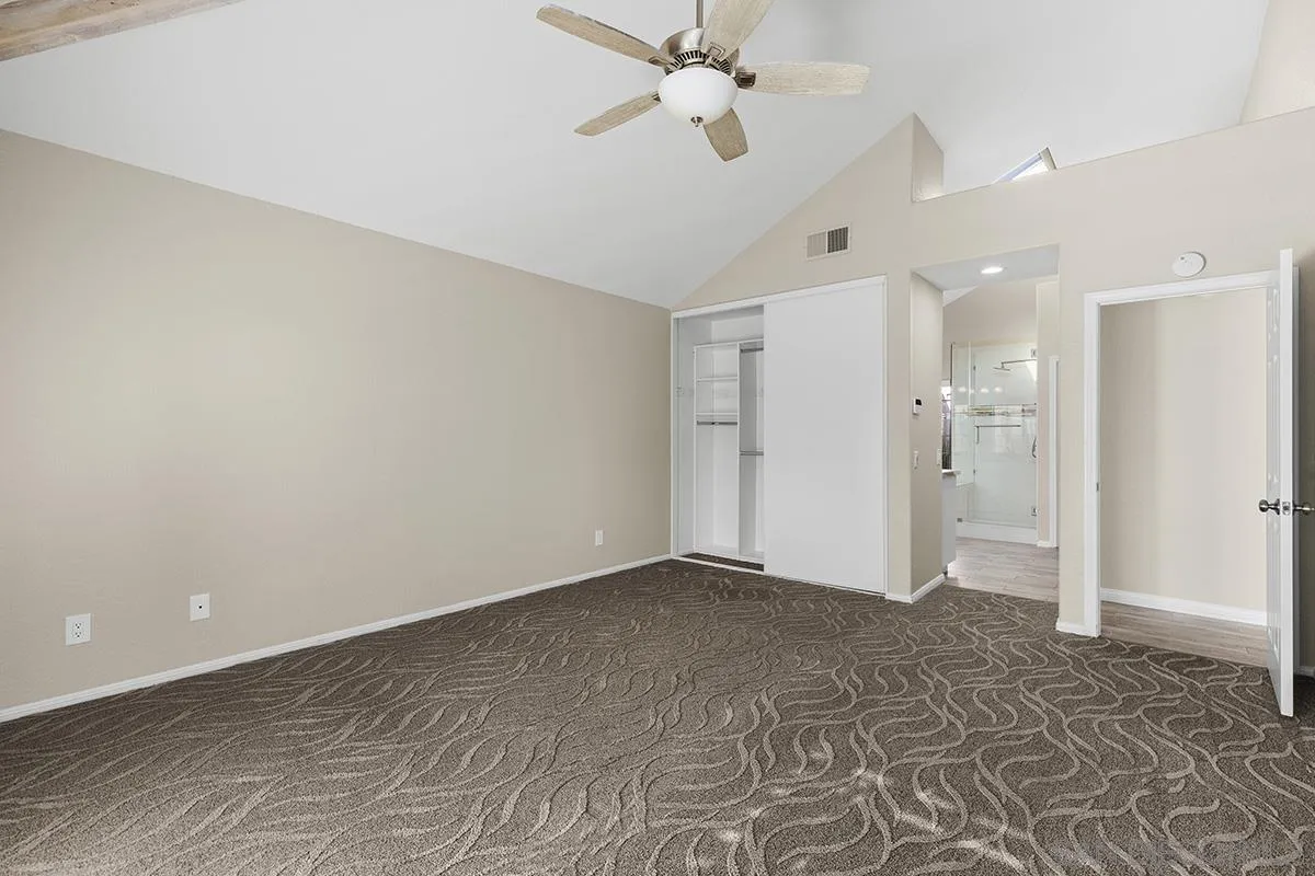 12071 Caminito Corriente