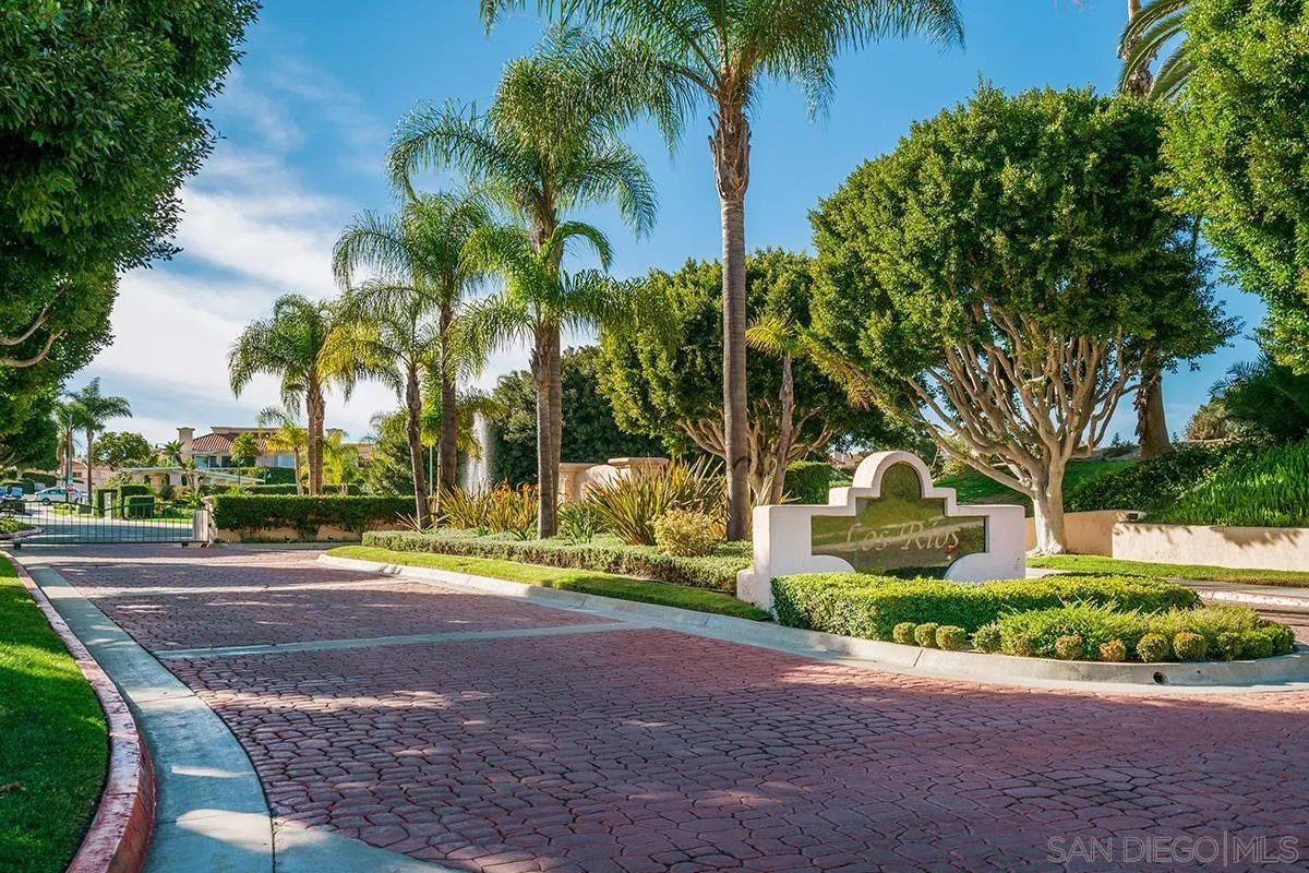 12071 Caminito Corriente