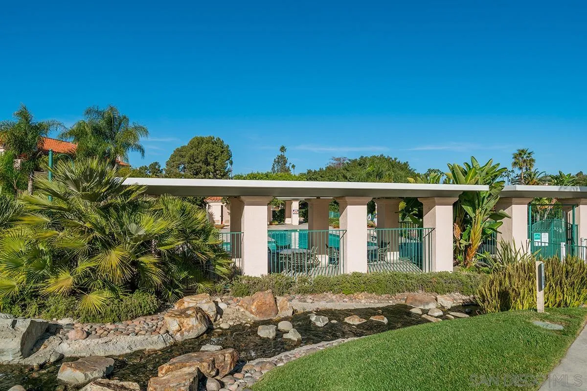 12071 Caminito Corriente