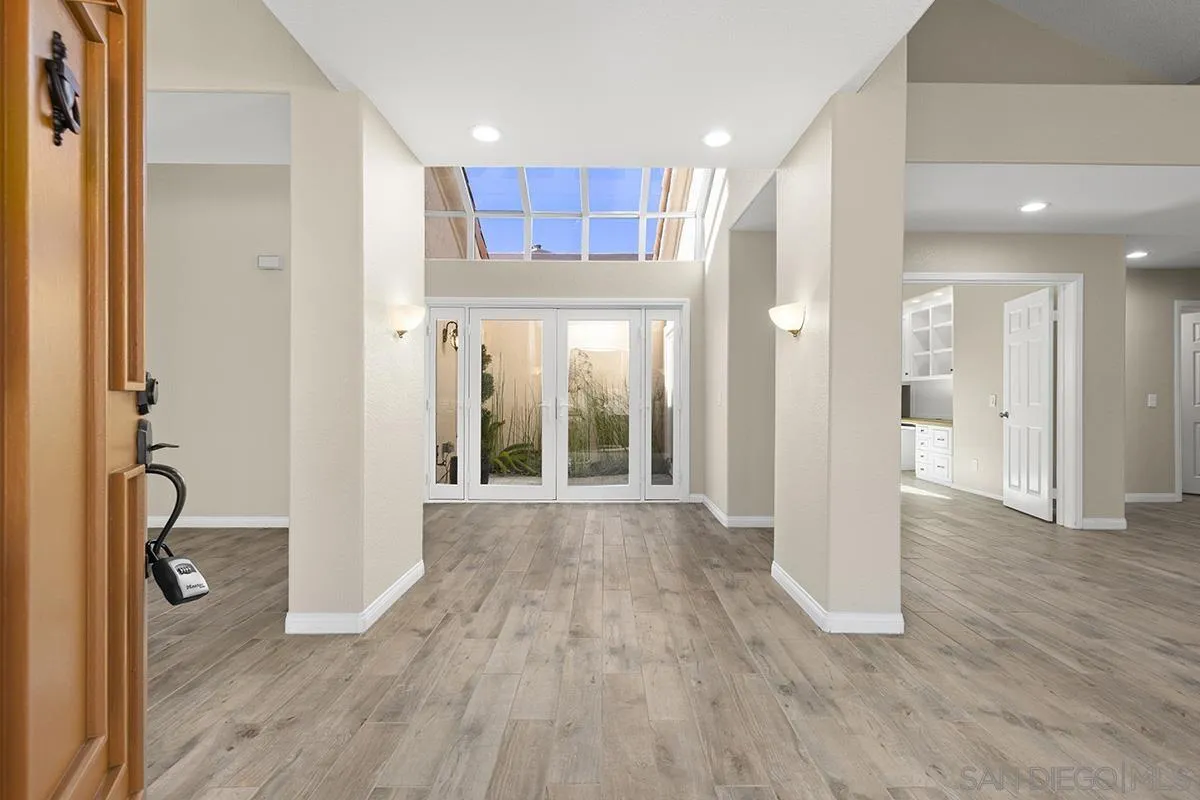 12071 Caminito Corriente