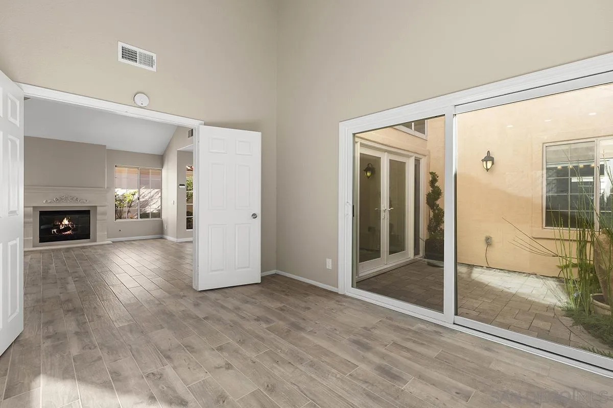 12071 Caminito Corriente