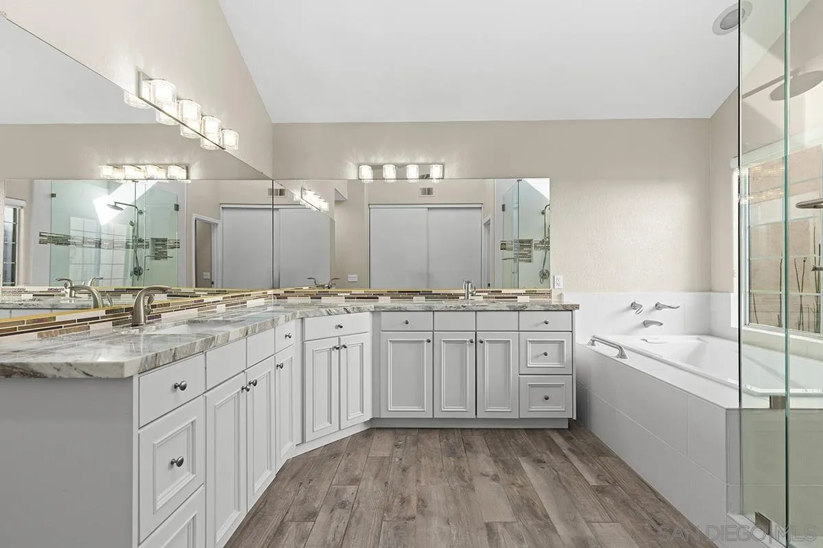 12071 Caminito Corriente