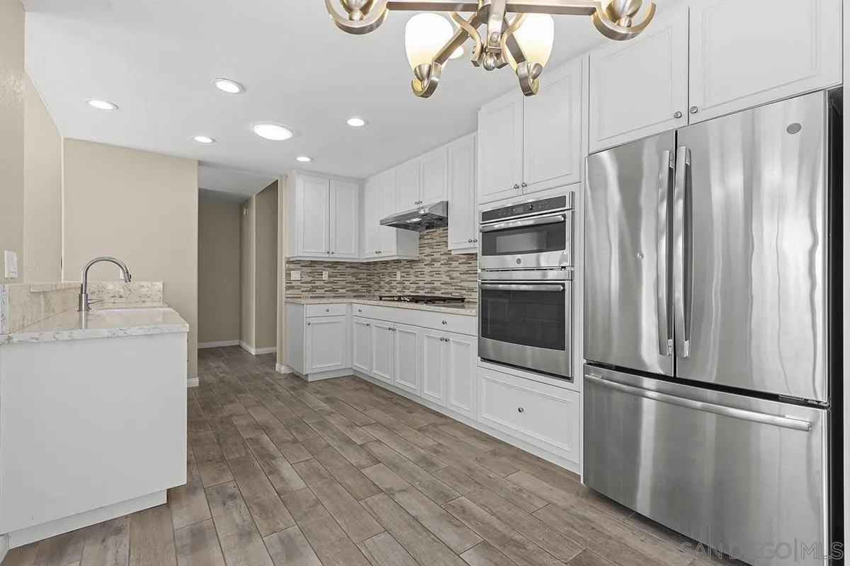 12071 Caminito Corriente