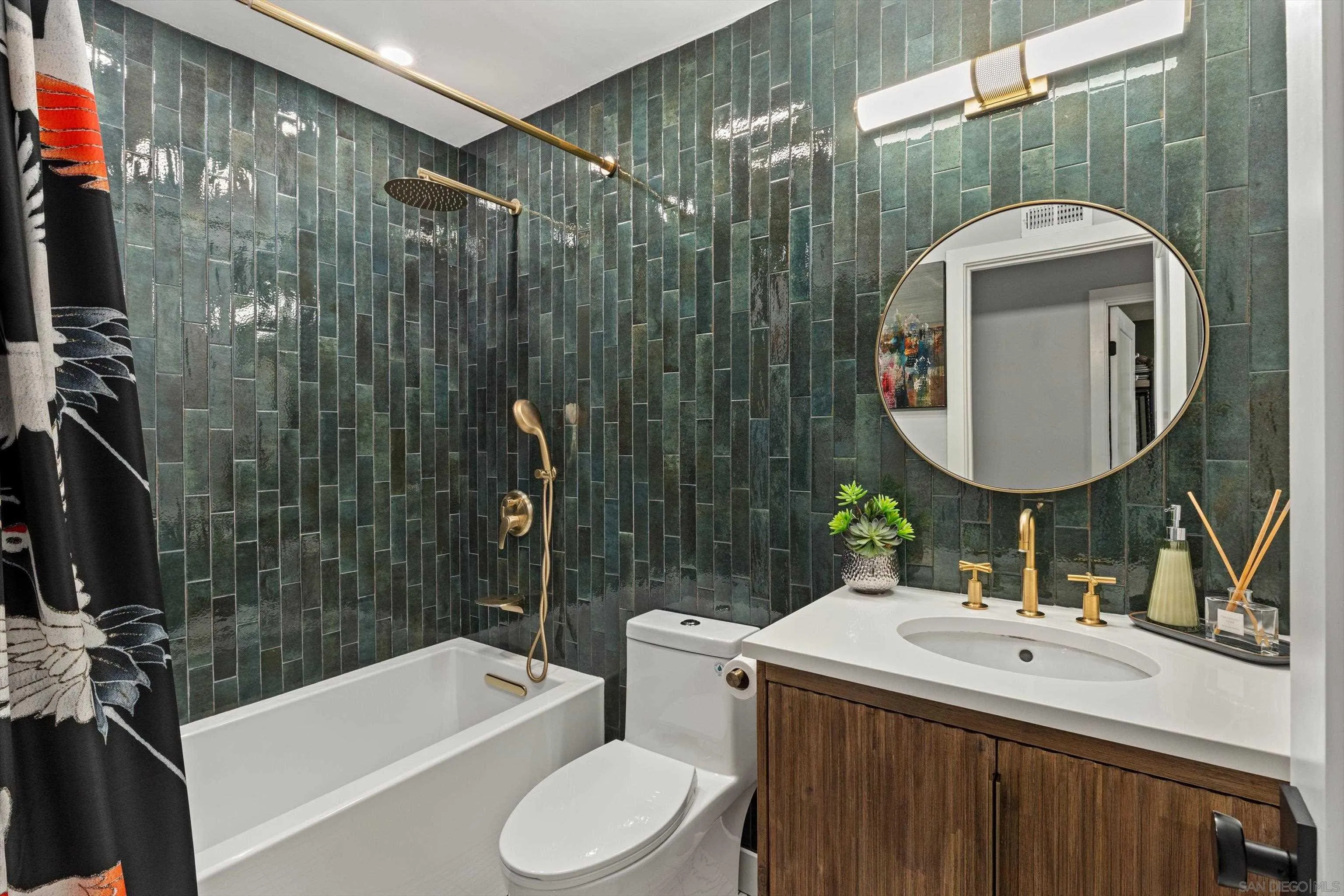 3320 Caminito Eastbluff Unit 135