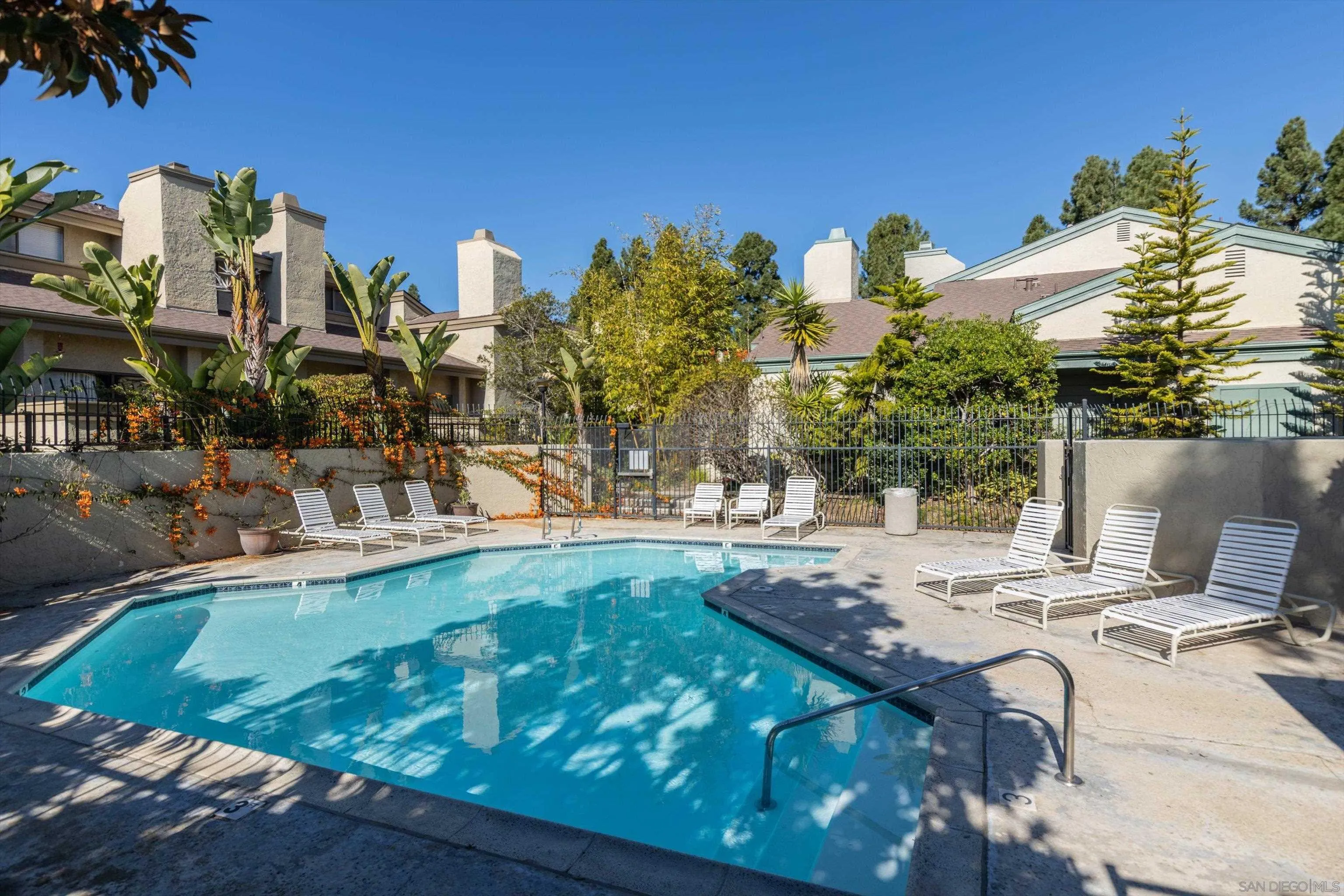 3320 Caminito Eastbluff Unit 135