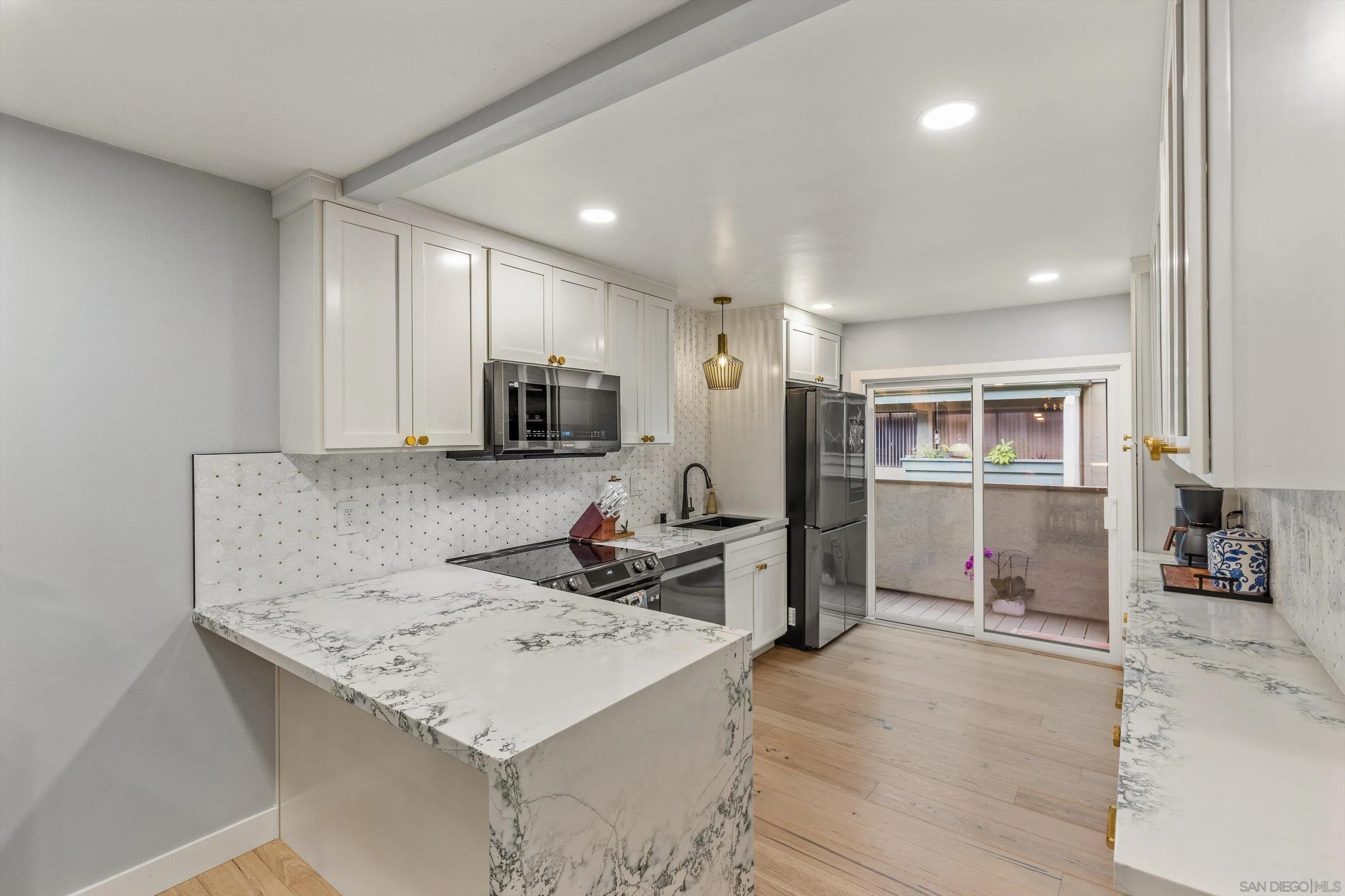 3320 Caminito Eastbluff Unit 135
