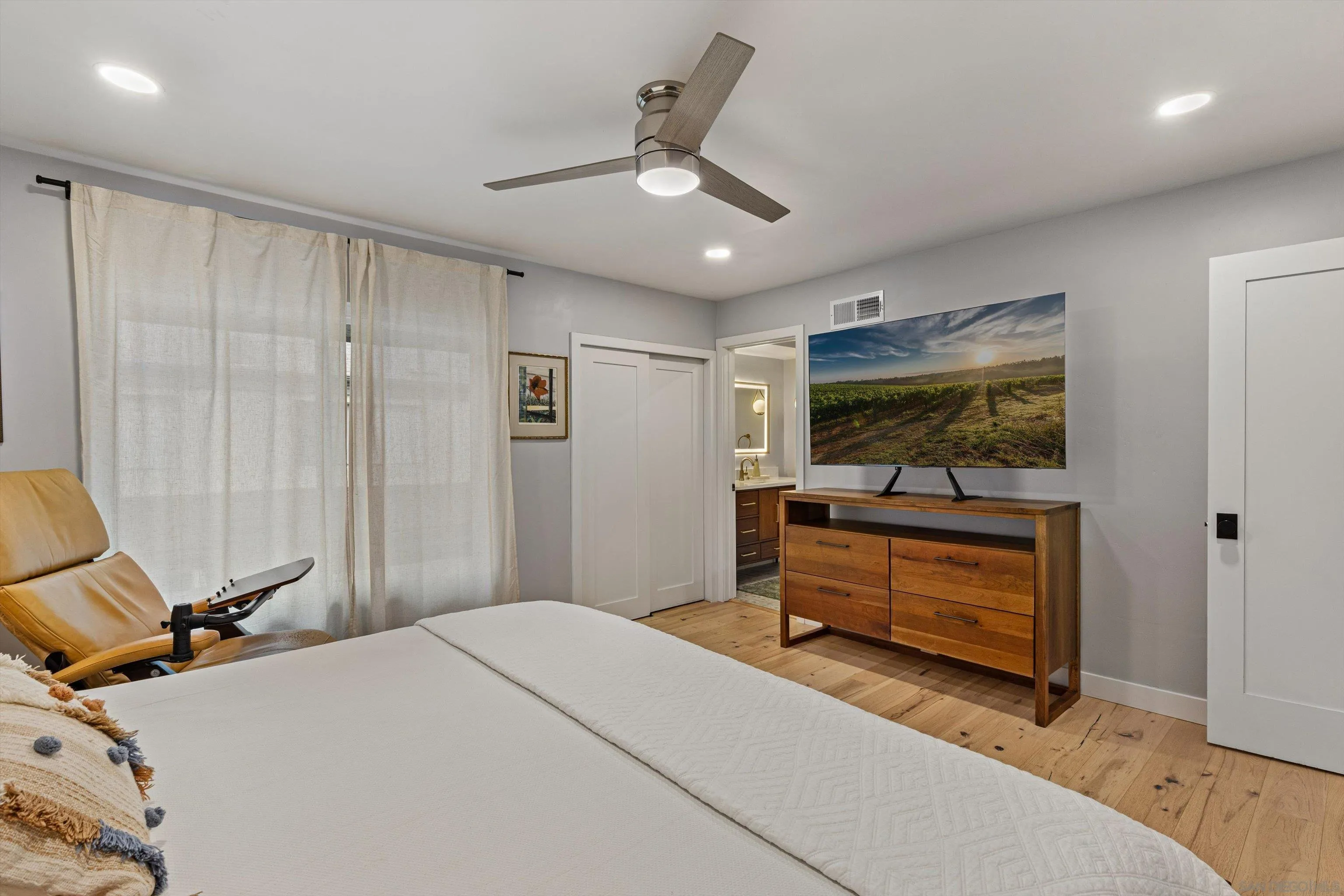 3320 Caminito Eastbluff Unit 135