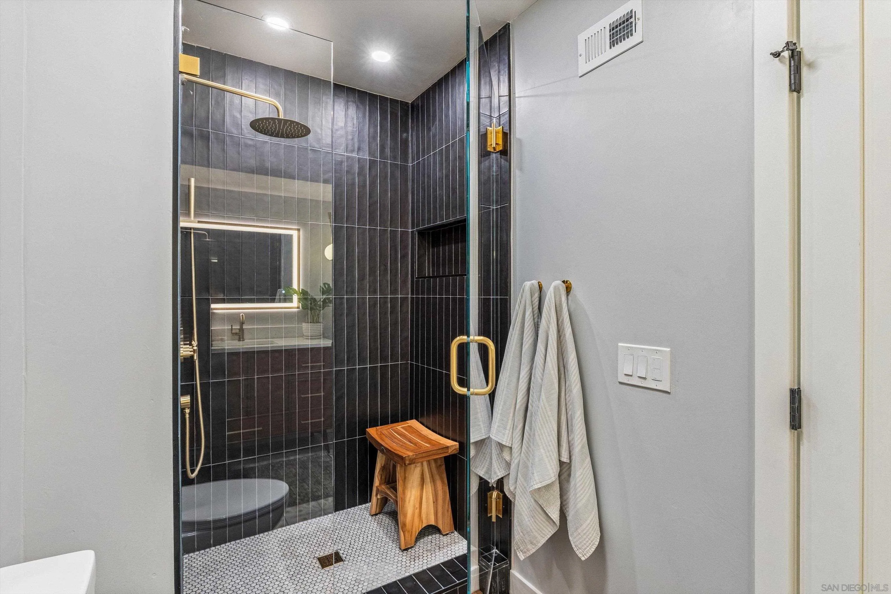 3320 Caminito Eastbluff Unit 135