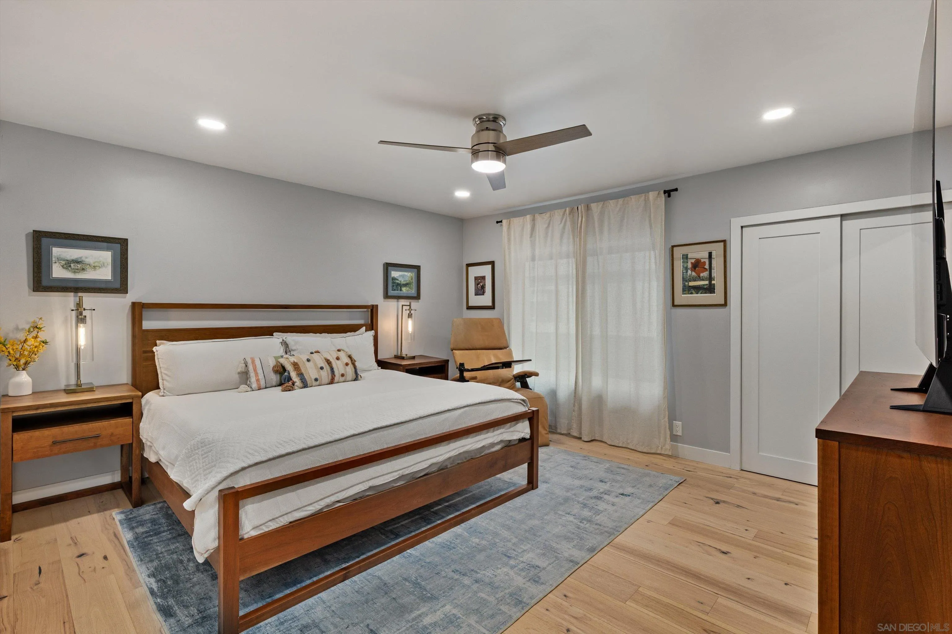 3320 Caminito Eastbluff Unit 135
