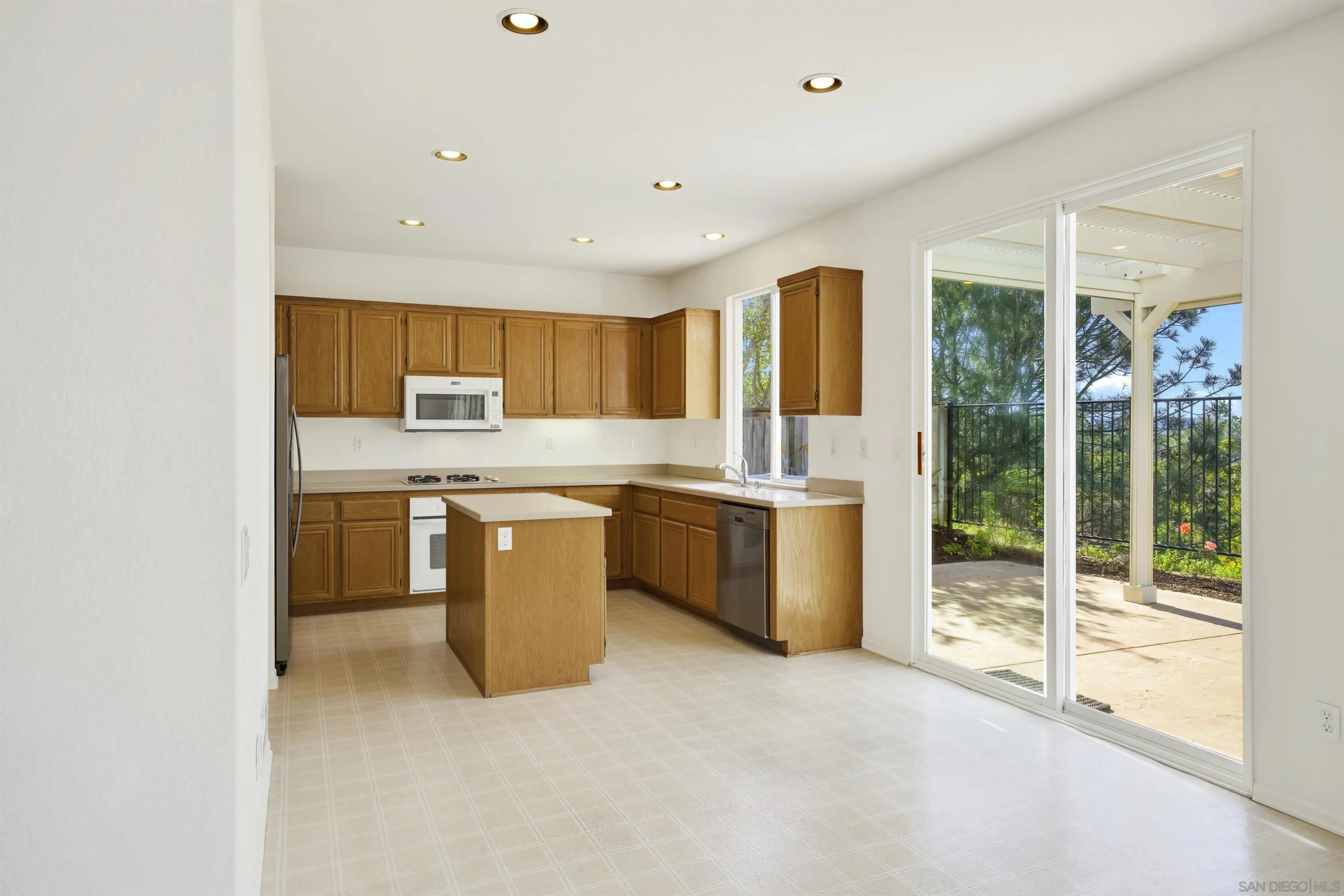 4146 Calle Isabelino