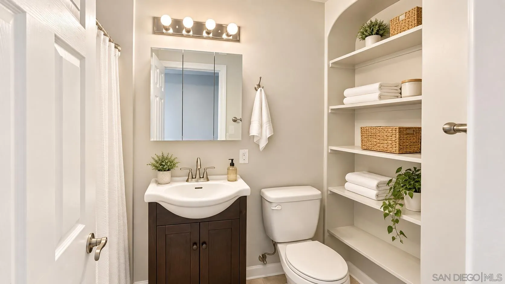 5252 Balboa Arms Dr. Unit 286