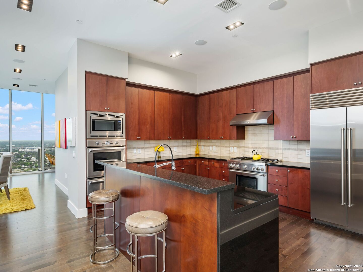 610 E MARKET ST 3305