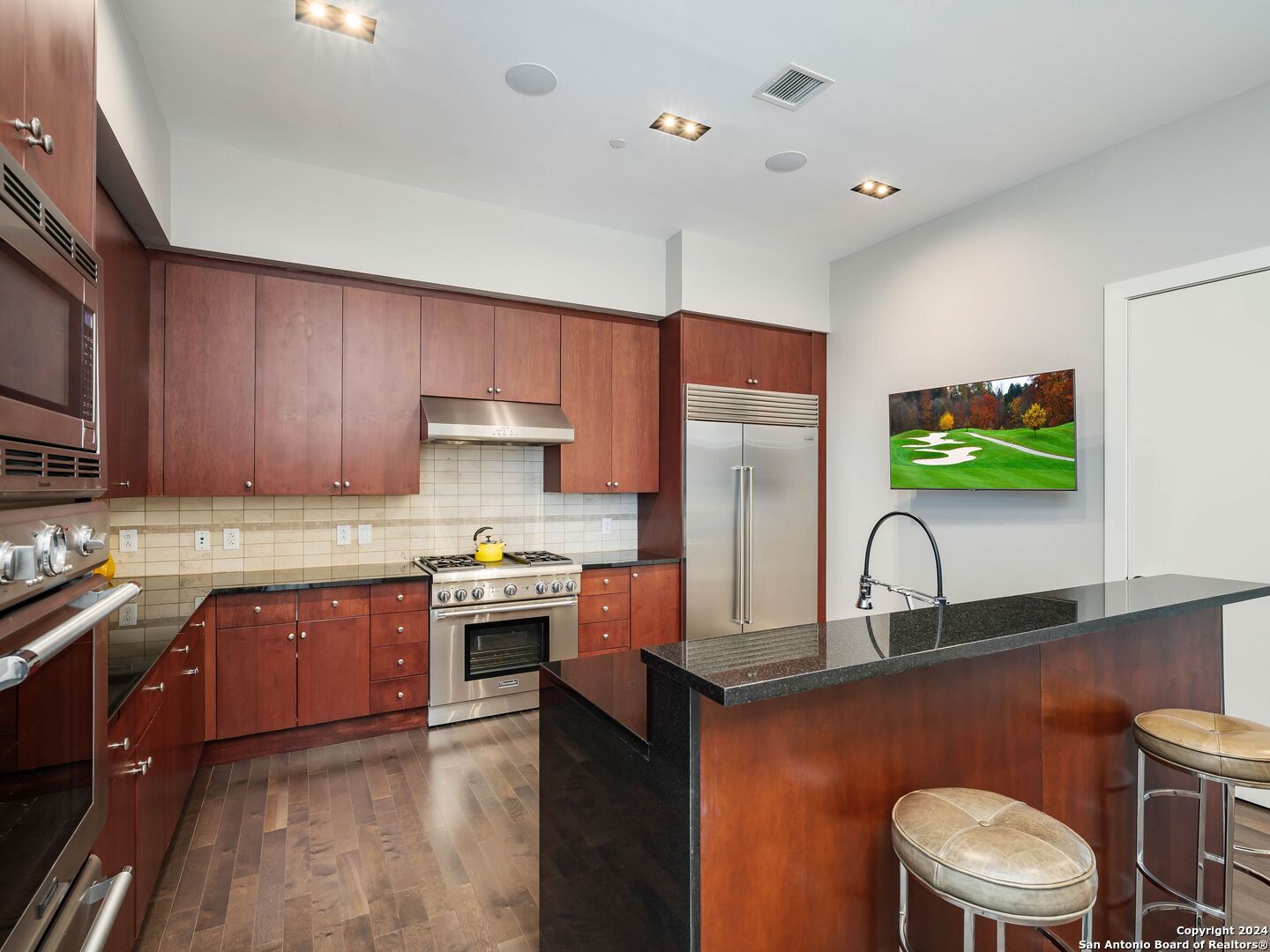 610 E MARKET ST 3305