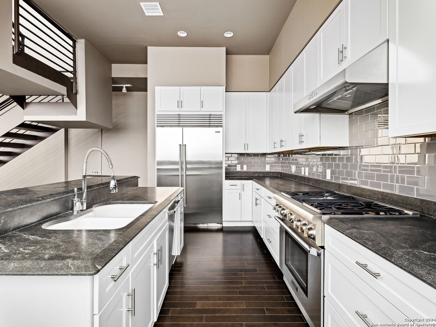 610 E MARKET ST 3306