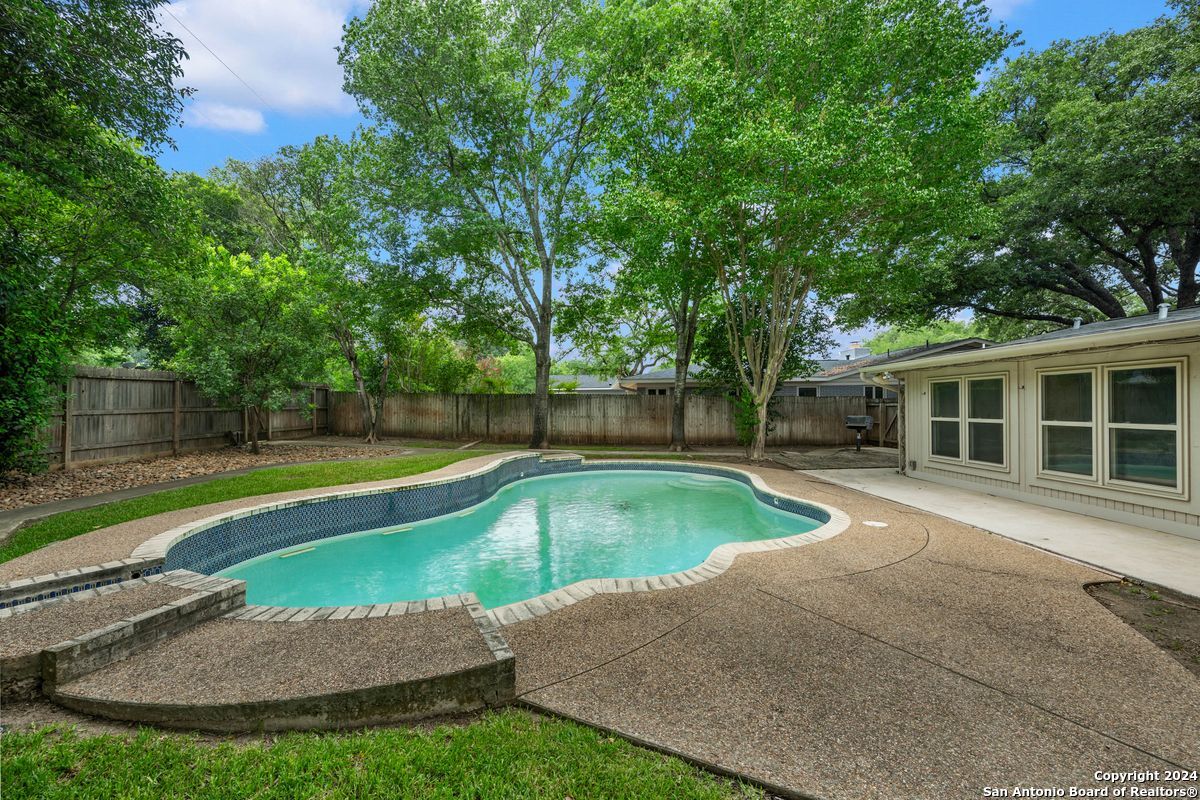 306 OAK GLEN DR