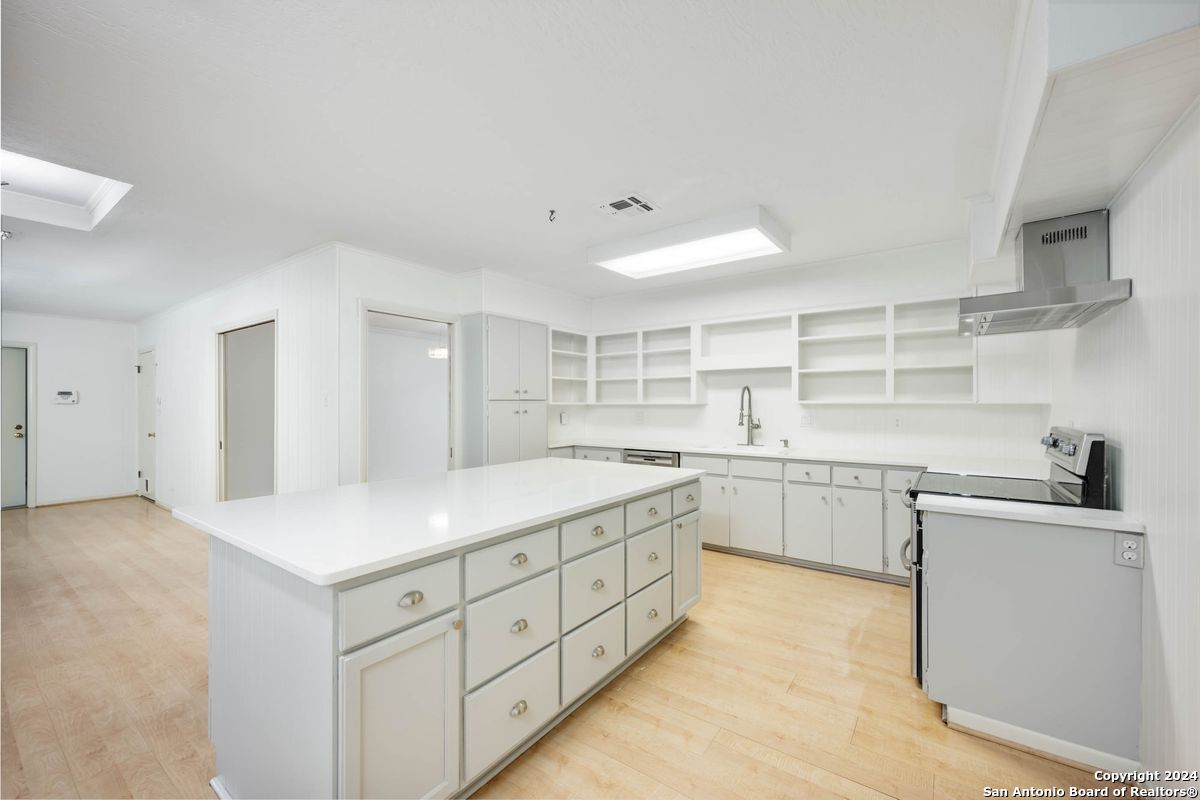 306 OAK GLEN DR
