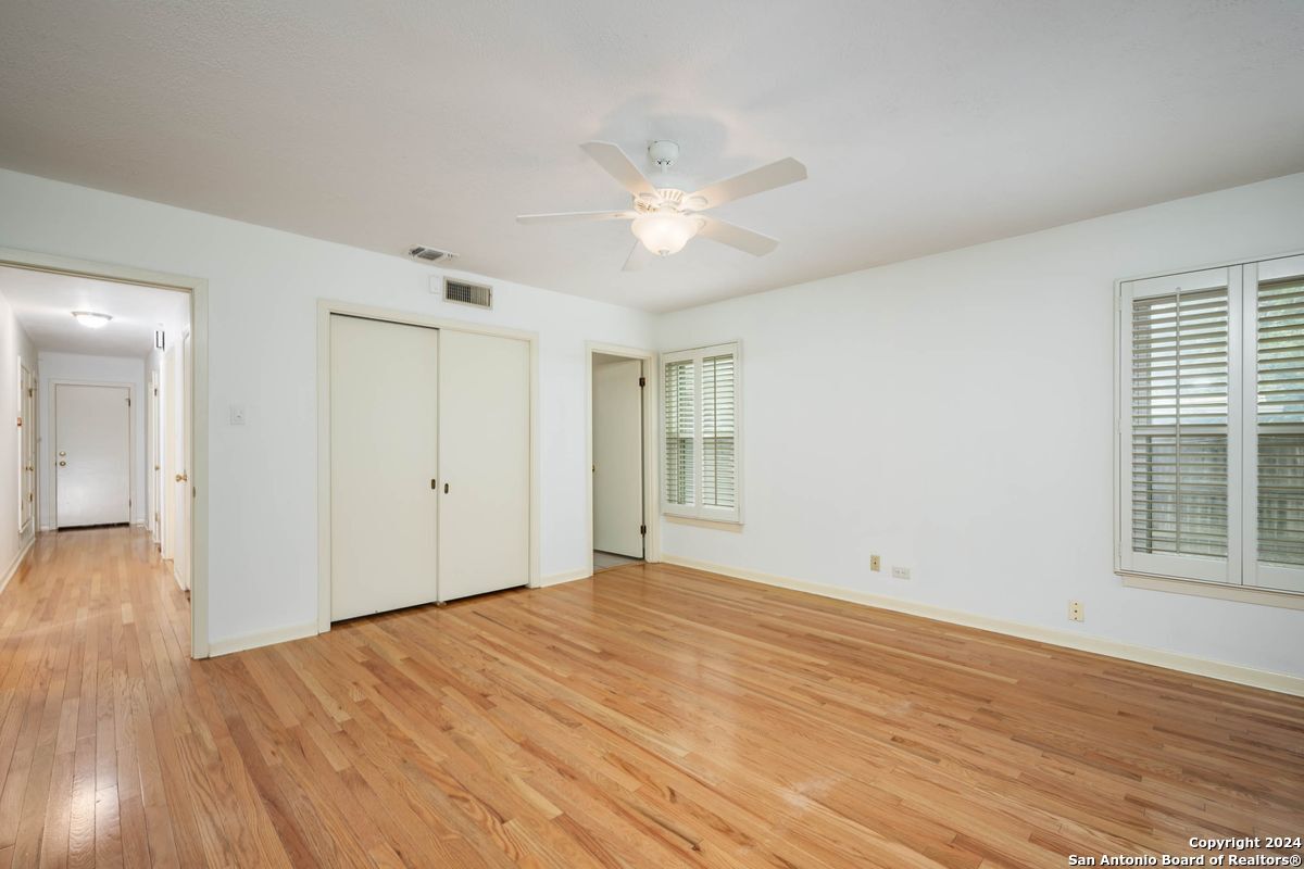 306 OAK GLEN DR