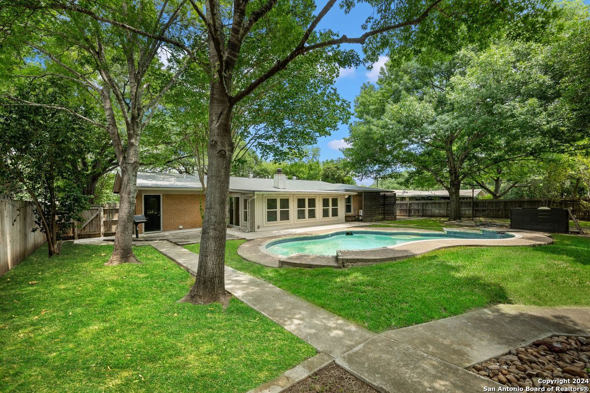 306 OAK GLEN DR