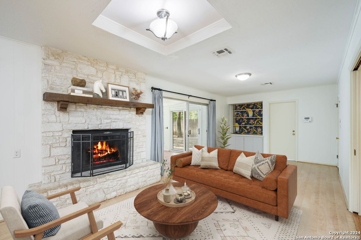 306 OAK GLEN DR
