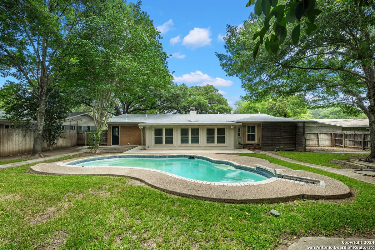 306 OAK GLEN DR