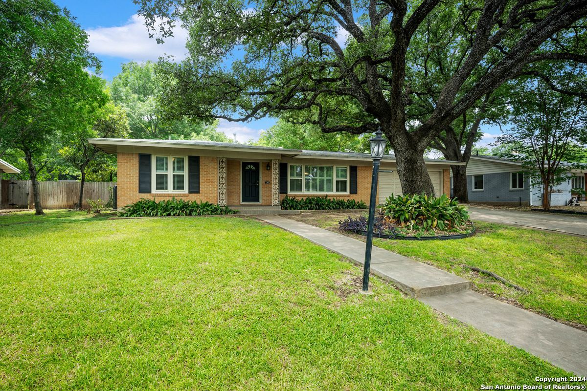 306 OAK GLEN DR