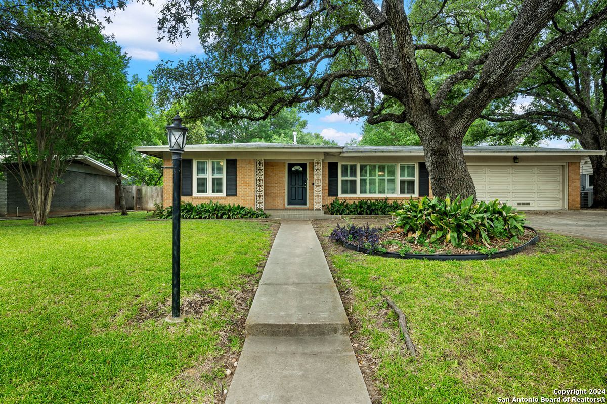 306 OAK GLEN DR