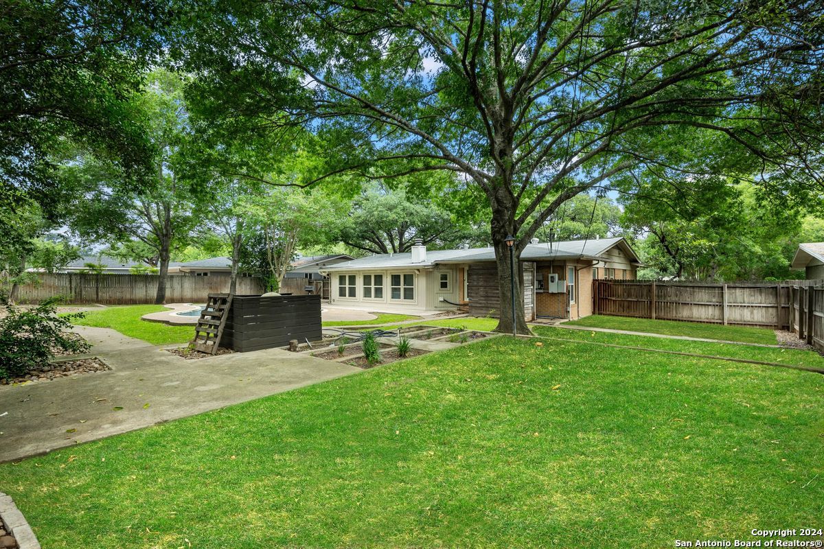 306 OAK GLEN DR
